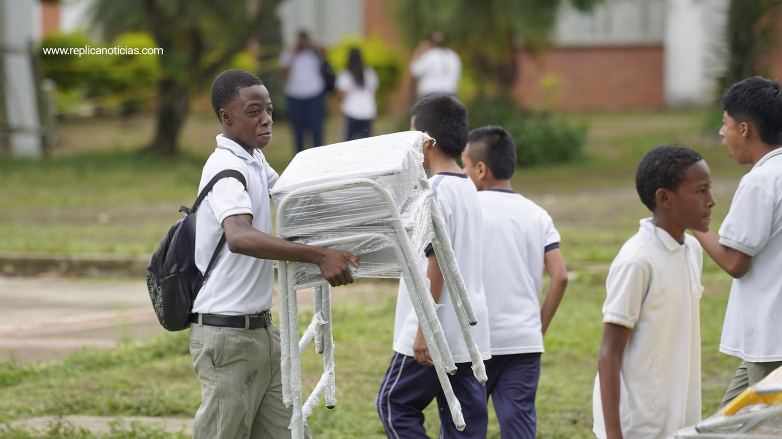 Entrega de mobiliario escolar para instituciones educativas de Santander de Quilichao.